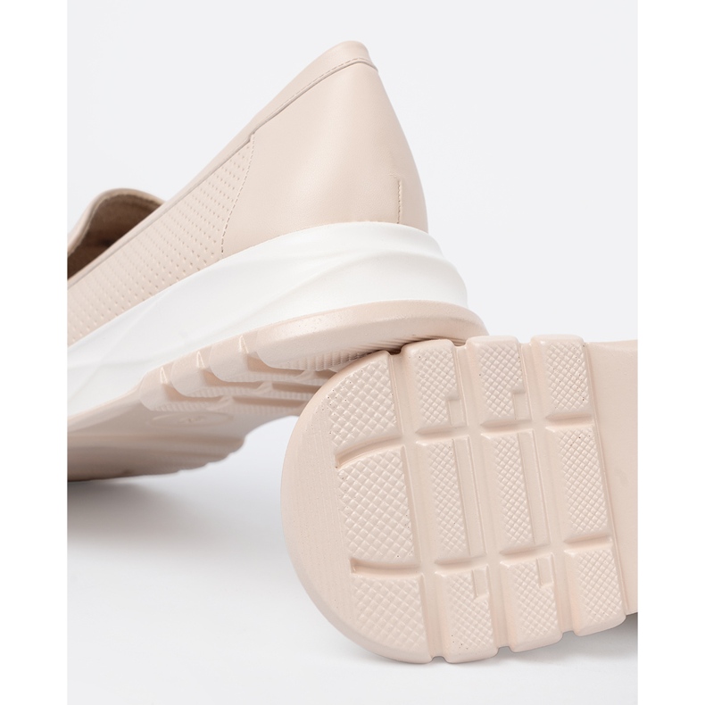 Shelvt Könnyű bézs -cipők dekoratív arany elemmel 2