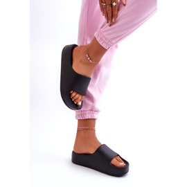 A női papucs flopok a platformon fekete hab 3