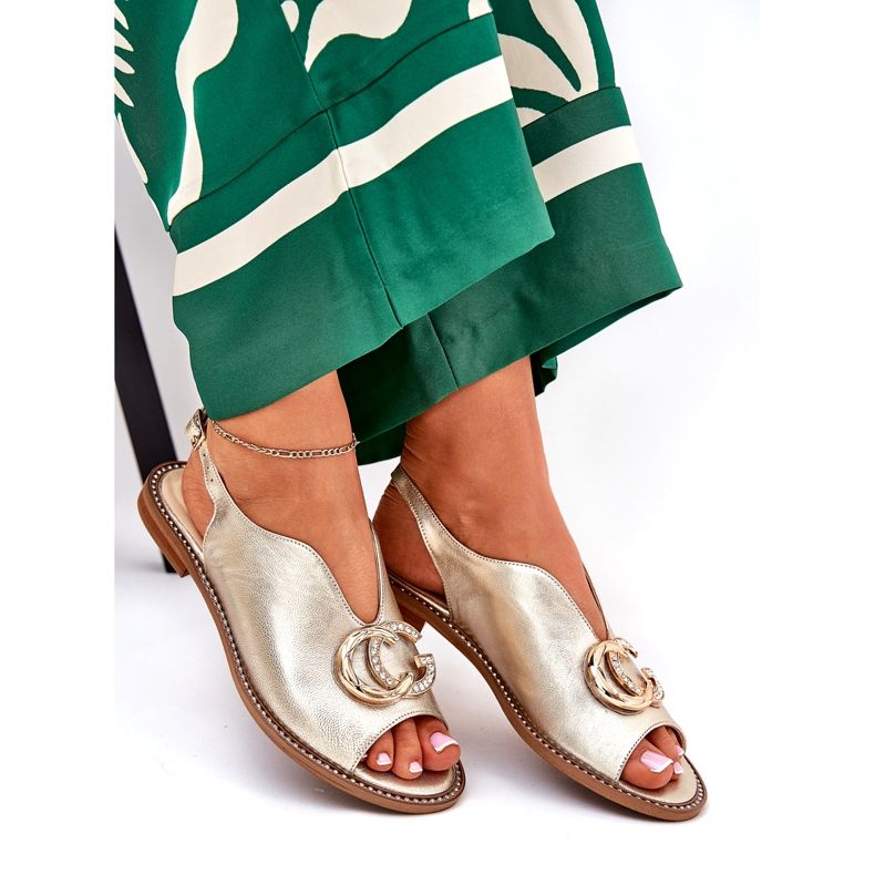 Lapos bőr szandál Laura Messi dekorációjával 2865 Zlotys aranysárga 4