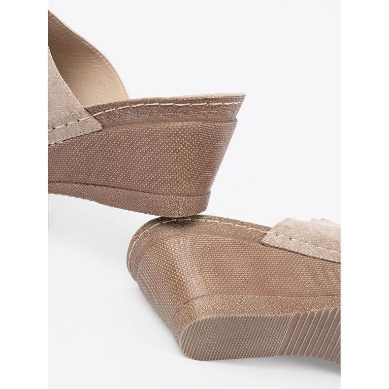 Goodin Bézs színű női platform papucs 1