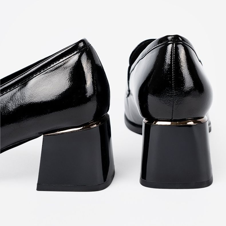 Goodin Lakos cipő ezüst dekorációval fekete 1