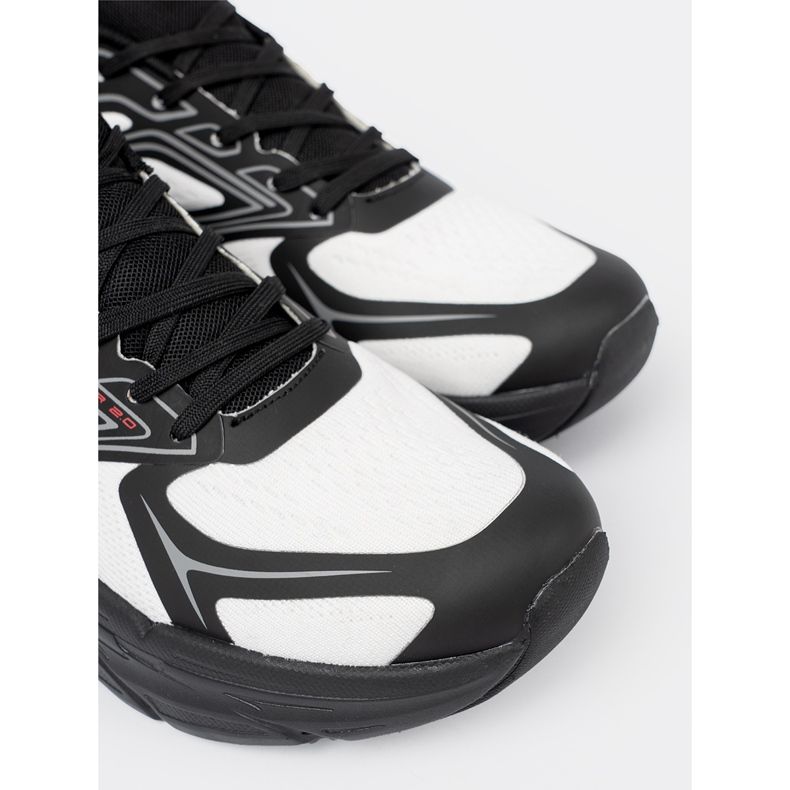 Shelvt Kényelmes fehér és fekete sportcipő hálószerkezetű McArthur 1