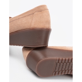 Shelvt Bézs cipő velúr ékekhez 2