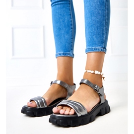 Szürke szandál masszív Meredi talppal 2