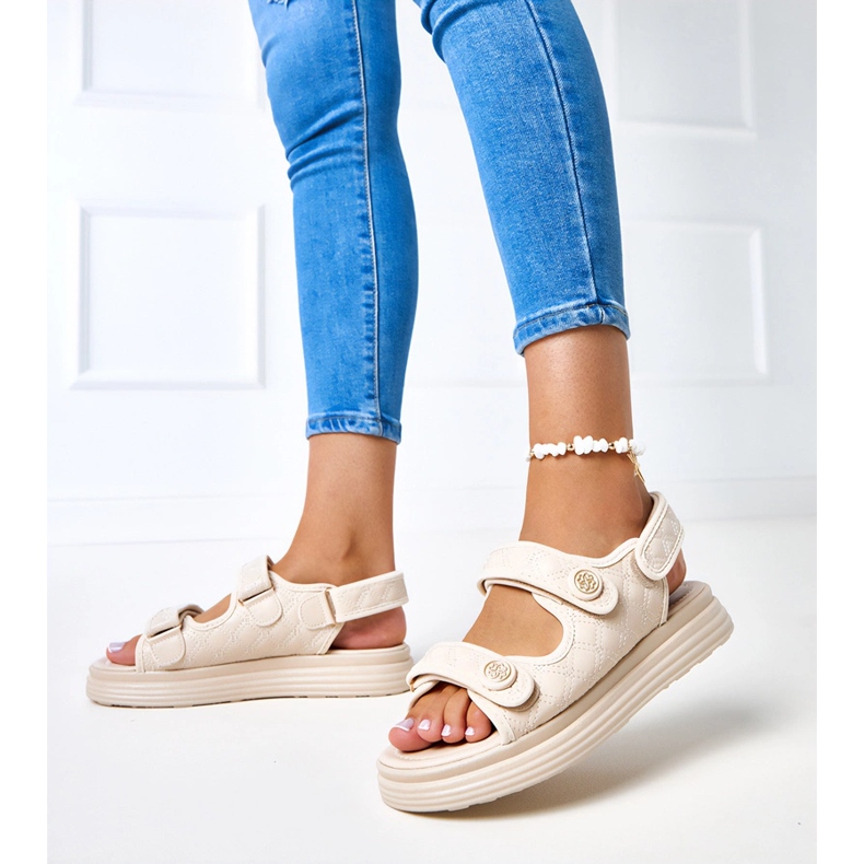 Bézs szandál állítható szakállszíjakkal 2 Bézs szandál állítható szakállszíjakkal 2