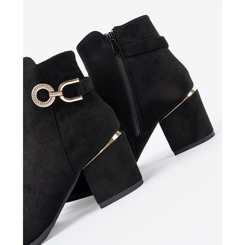 Shelvt Fekete női csizma elegáns csatkal 1