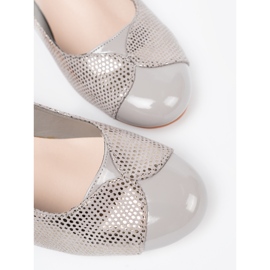 Shelvt Szürke szivattyúk ezüst dekorációval 1