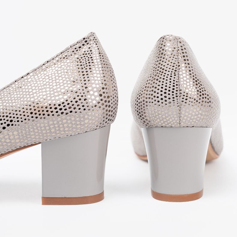 Shelvt Szürke szivattyúk ezüst dekorációval 2