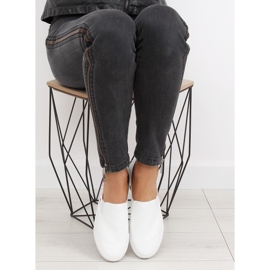 Sliponok finom fehér hímzéssel g1204a White 1