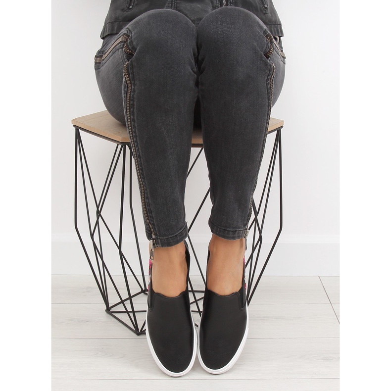 Slipon finom fekete hímzéssel g1204a Fekete 1