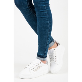 Fehér tornacipő gyöngyökkel 1