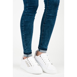 Fehér tornacipő gyöngyökkel 2