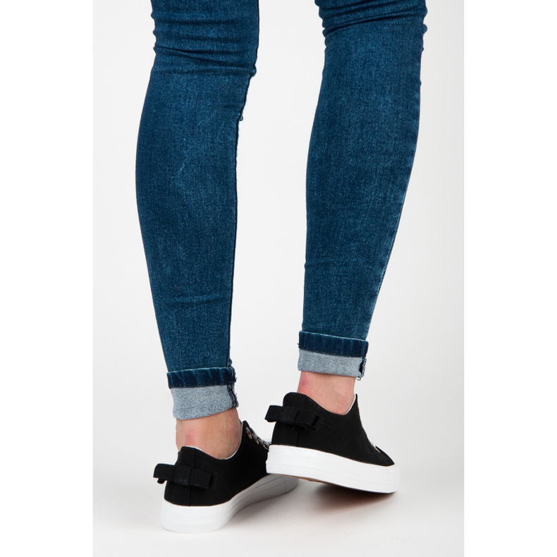 Fekete tornacipő masnival 2