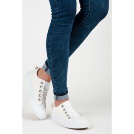 Fehér tornacipő masnival 2