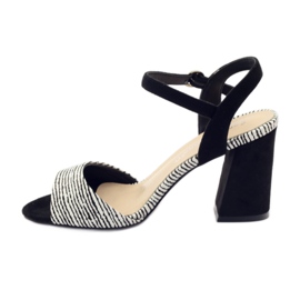 Szandál a Sergio Leone 820 oszlopon csíkokkal fehér fekete 2