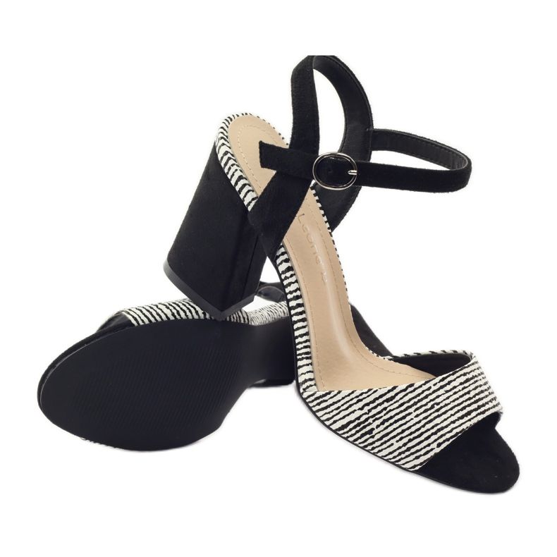 Szandál a Sergio Leone 820 oszlopon csíkokkal fehér fekete 3