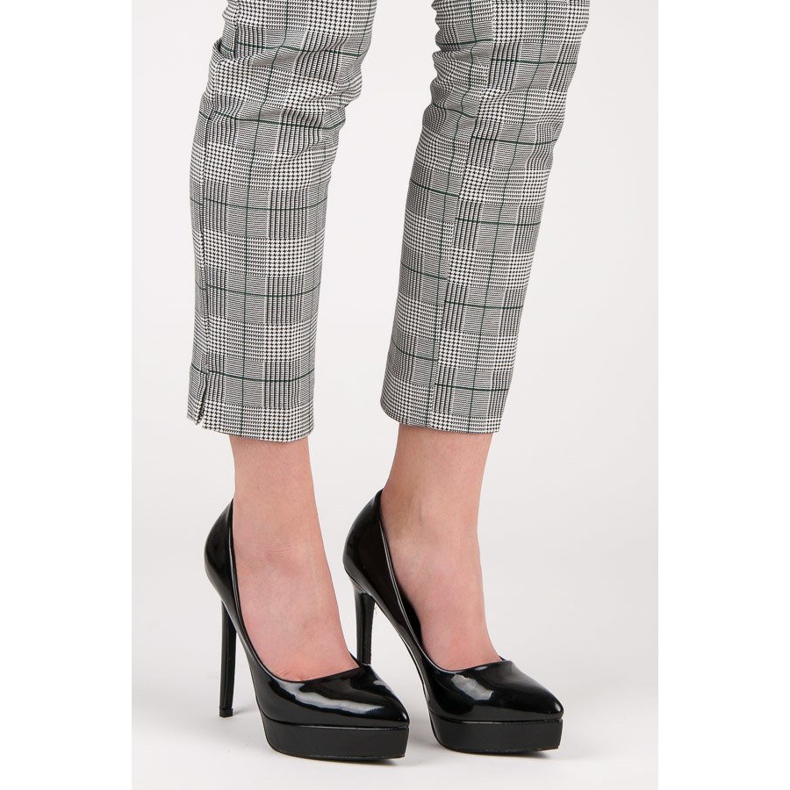 Small Swan Lakkozott sarok a platformon fekete 1 Small Swan Lakkozott sarok a platformon fekete 1