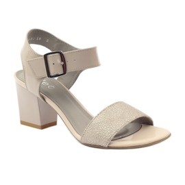 Edeo 3184 oszlopon lakkozott szandál bézs 1