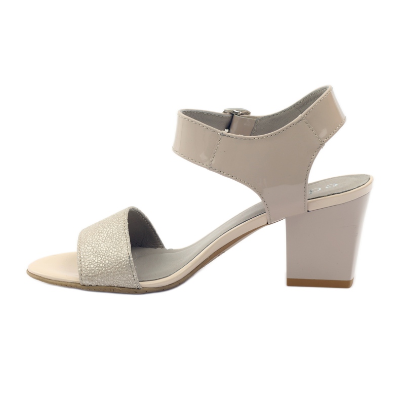 Edeo 3184 oszlopon lakkozott szandál bézs 2