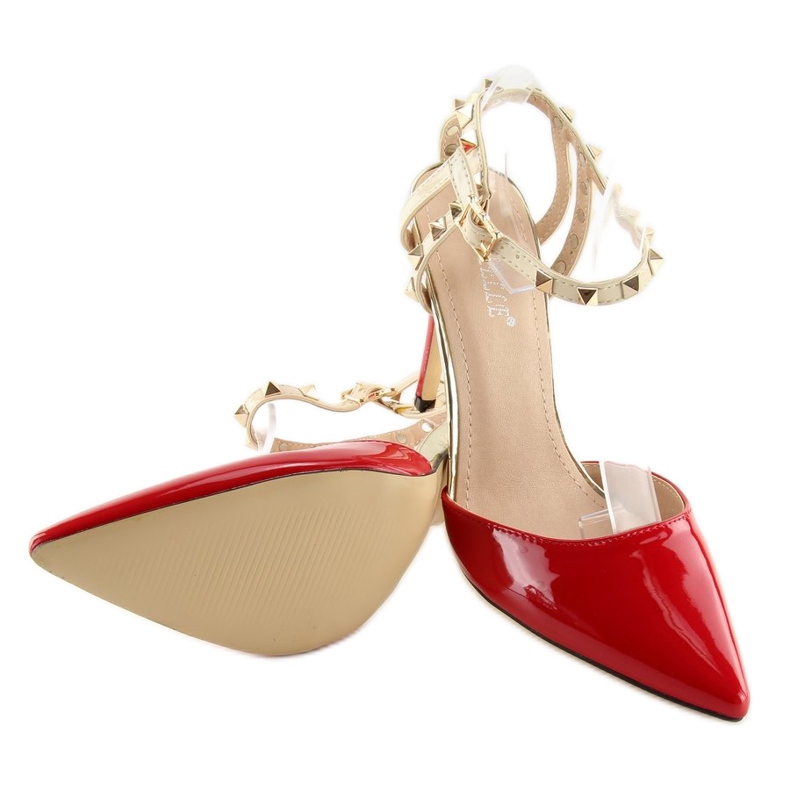 Szivattyúk egy csapon piros csapokkal At 2