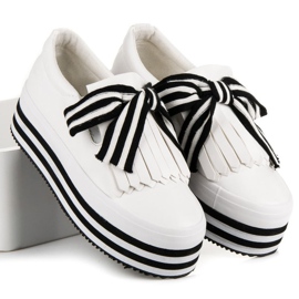 Divatos vices tornacipők fehér fekete 2 Divatos vices tornacipők fehér fekete 2