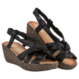 Felcsúsztatható ékszandál fekete 1