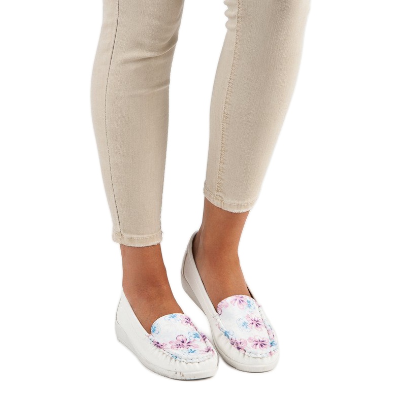 Tullo Fehér mokaszin virágokkal 1