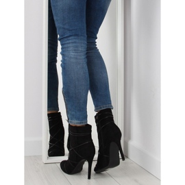 Fekete velúr magassarkún 1