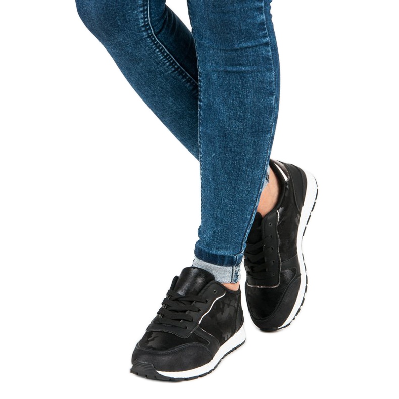 Fekete fűzős tornacipő 1