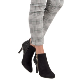 Fekete bokacsizma magas sarkon 1