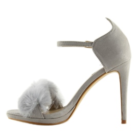 Szürke szandál egy szürke L6120 szürke magassarkún 2 Szürke szandál egy szürke L6120 szürke magassarkún 2