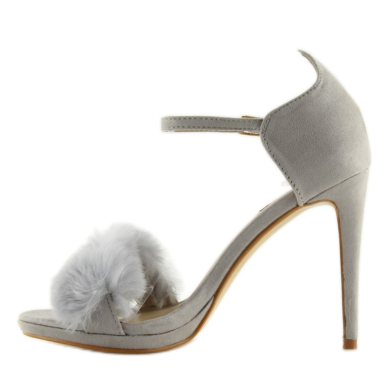 Szürke szandál egy szürke L6120 szürke magassarkún 2