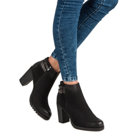 Show It Klasszikus csizma a poszton fekete 2