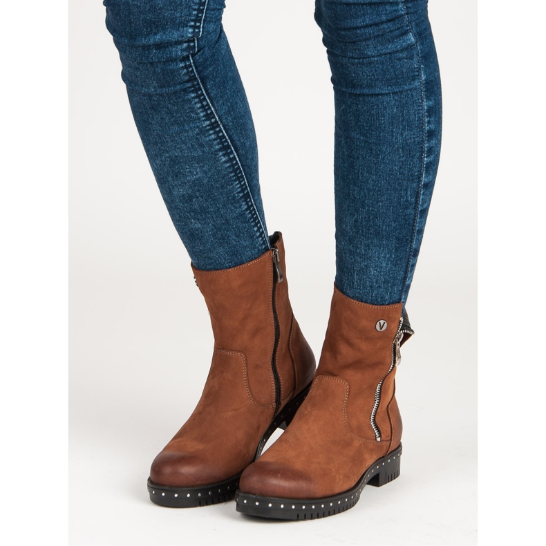 Barna bőrcsizma a VINCEZA márkától 1