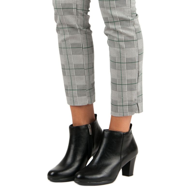 Elegáns csizma a VINCEZA poszton fekete 1