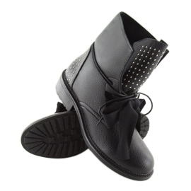 Munkások bársonyfekete masnival 2