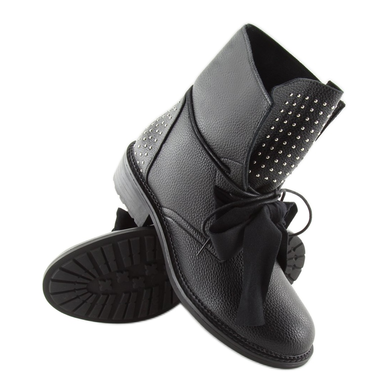 Munkások bársonyfekete masnival 2