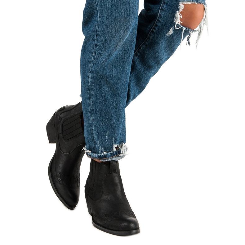 Corina Fekete cowboy csizma 1