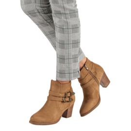 Corina Velúr bokacsizma a postán barna 1