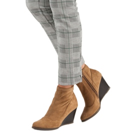 Corina Ék sarkú velúr bokacsizma barna 2