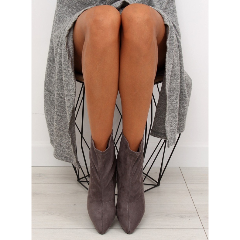 Szürke F183 Szürke sarkú csizma 1 Szürke F183 Szürke sarkú csizma 1