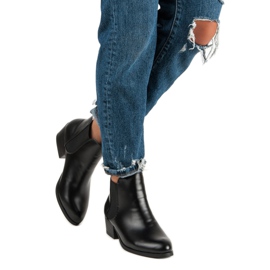 Corina Fekete Chelsea csizma magassarkúval 2