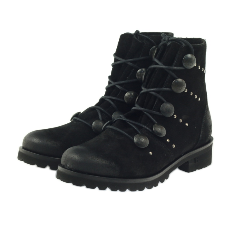 A Badura női csizma gombbal és strasszokkal díszítve fekete 3