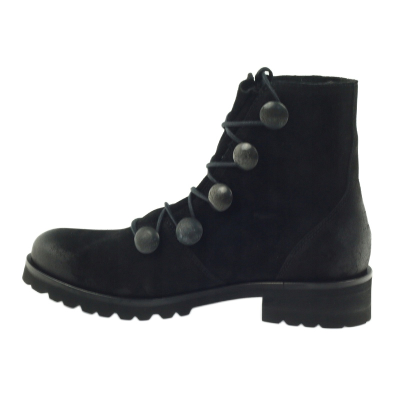 A Badura női csizma gombbal és strasszokkal díszítve fekete 2