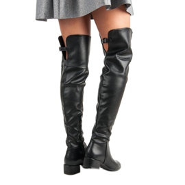 Fekete combcsizma alacsony sarkú cipőn 2