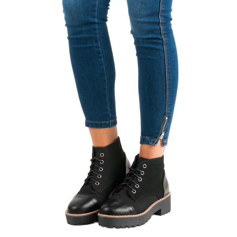 Sziklacsizma fekete 1 Sziklacsizma fekete 1