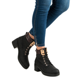 Munkáscsizma magas sarkú cipővel fekete 2