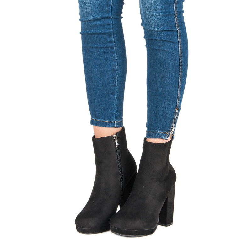 Small Swan Klasszikus csizma a poszton fekete 2 Small Swan Klasszikus csizma a poszton fekete 2