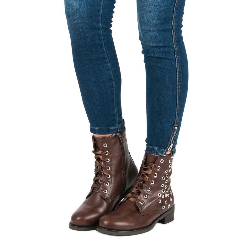 Kötett barna munkások 2