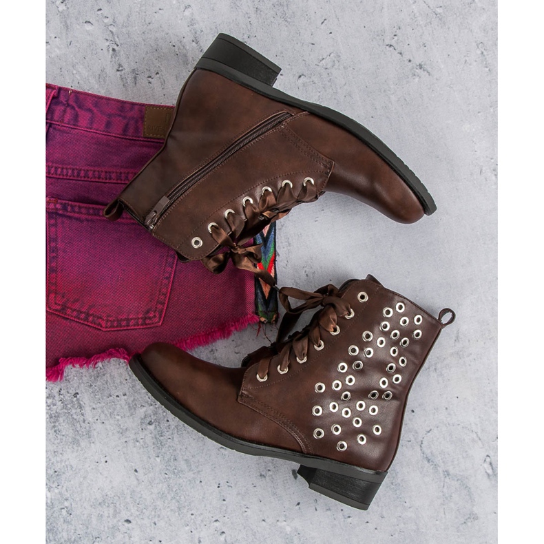 Kötett barna munkások 1